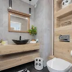 Exceptional In With Parking By Renters Apartmán