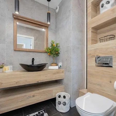 Exceptional In With Parking By Renters Apartamento