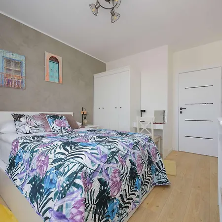 Exceptional In With Parking By Renters