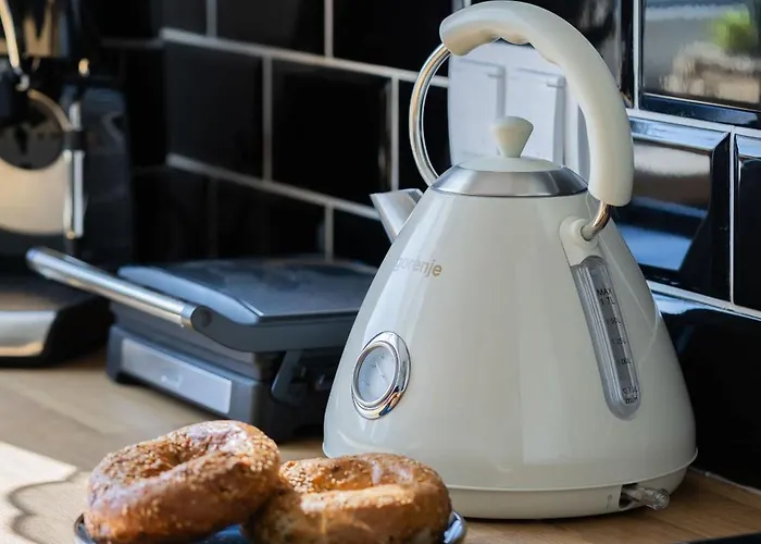 Exceptional In With Parking By Renters