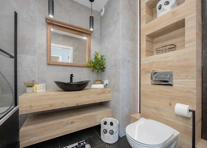 Exceptional In With Parking By Renters Apartment