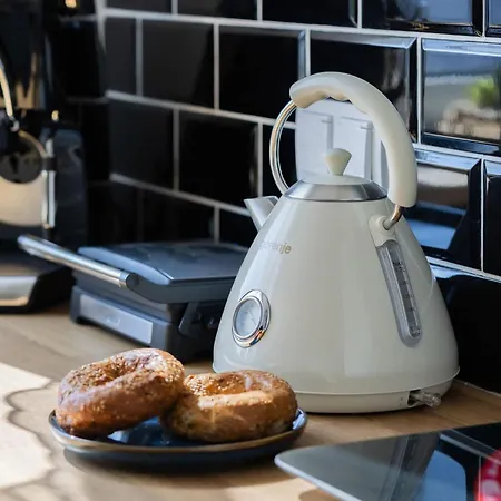 Exceptional In With Parking By Renters